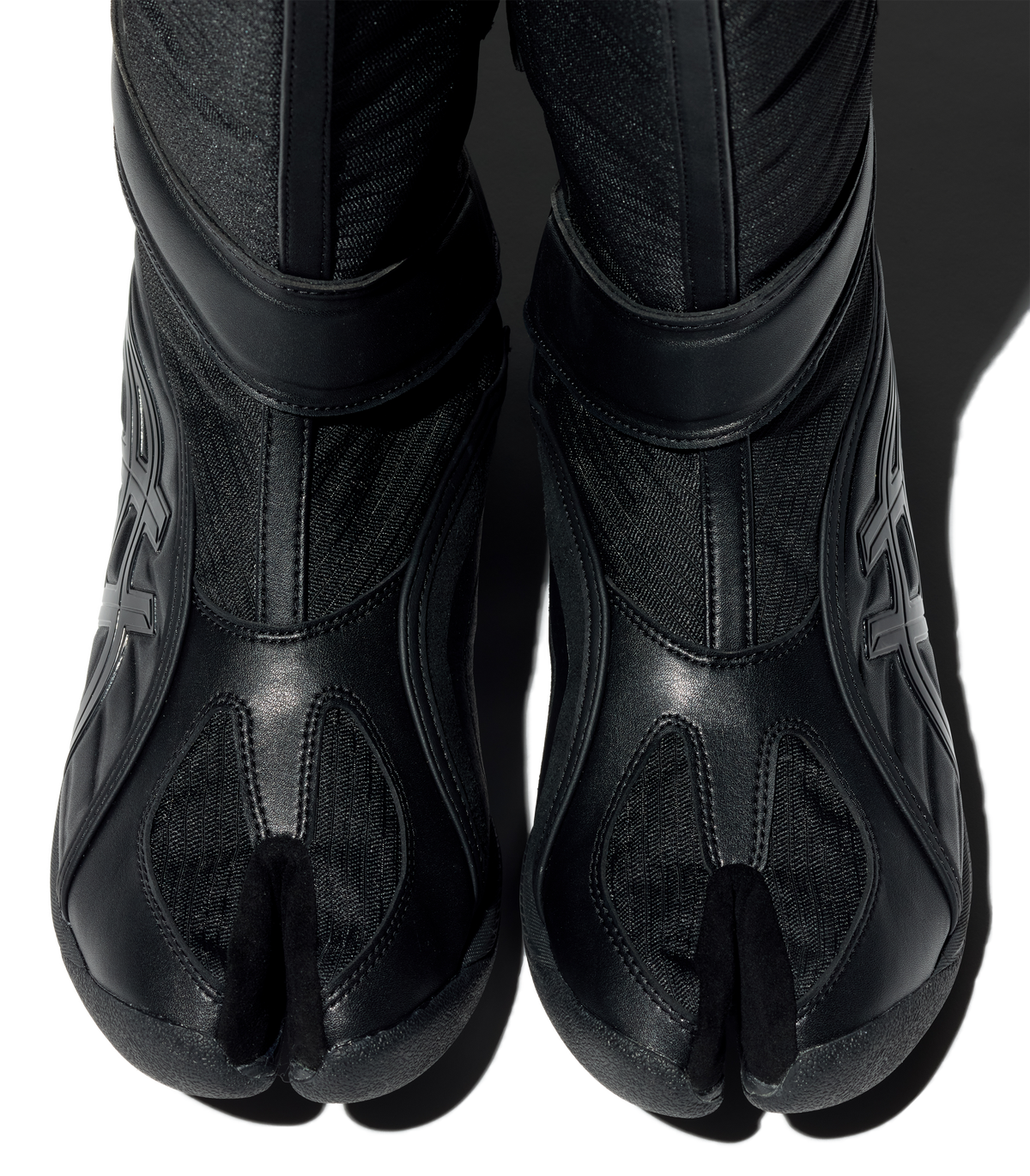 ASICS ILARGI FF Boot — Obsidian Black