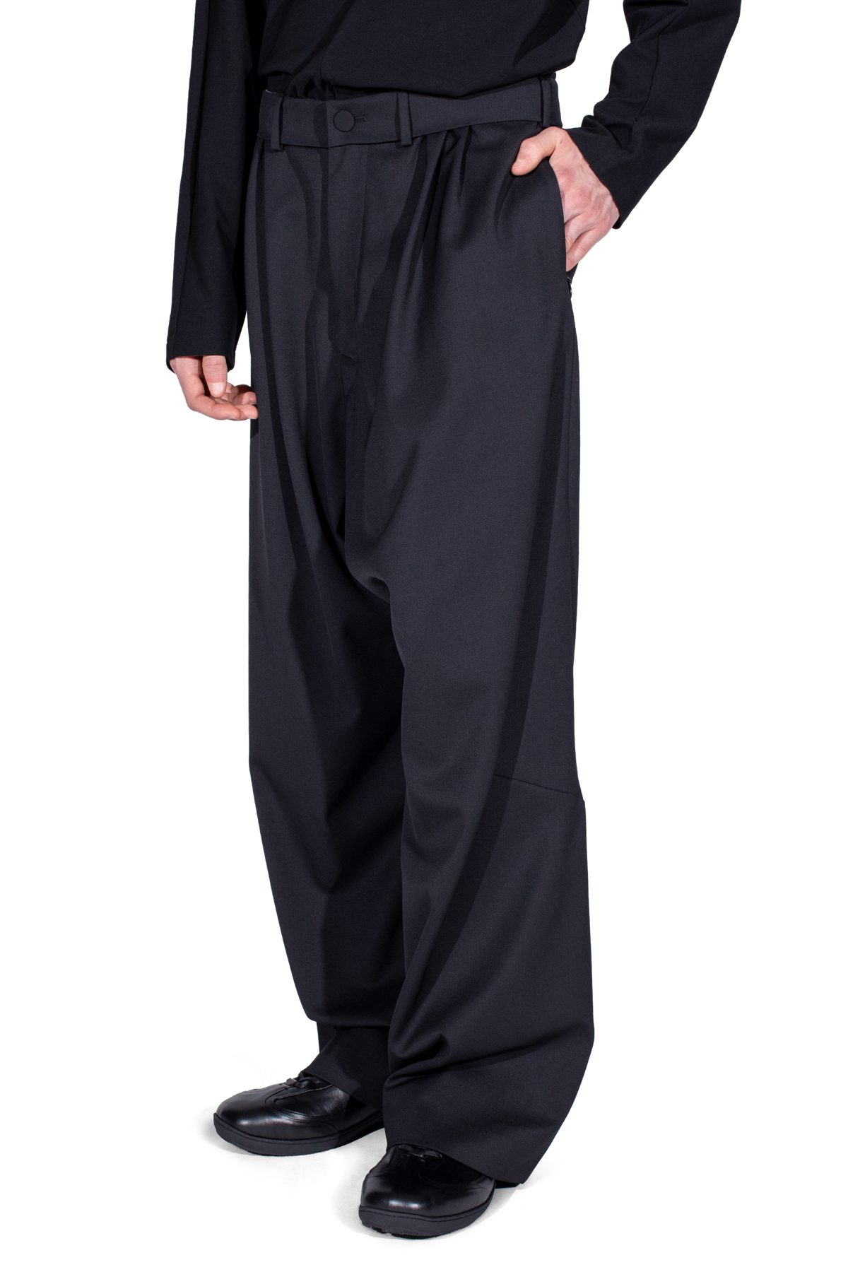 HELMOND Trousers — Crow Black