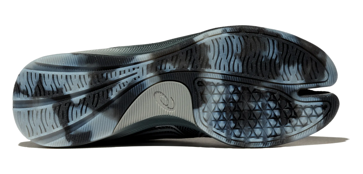 ASICS LYASA FF — Carbon / Pure Silver