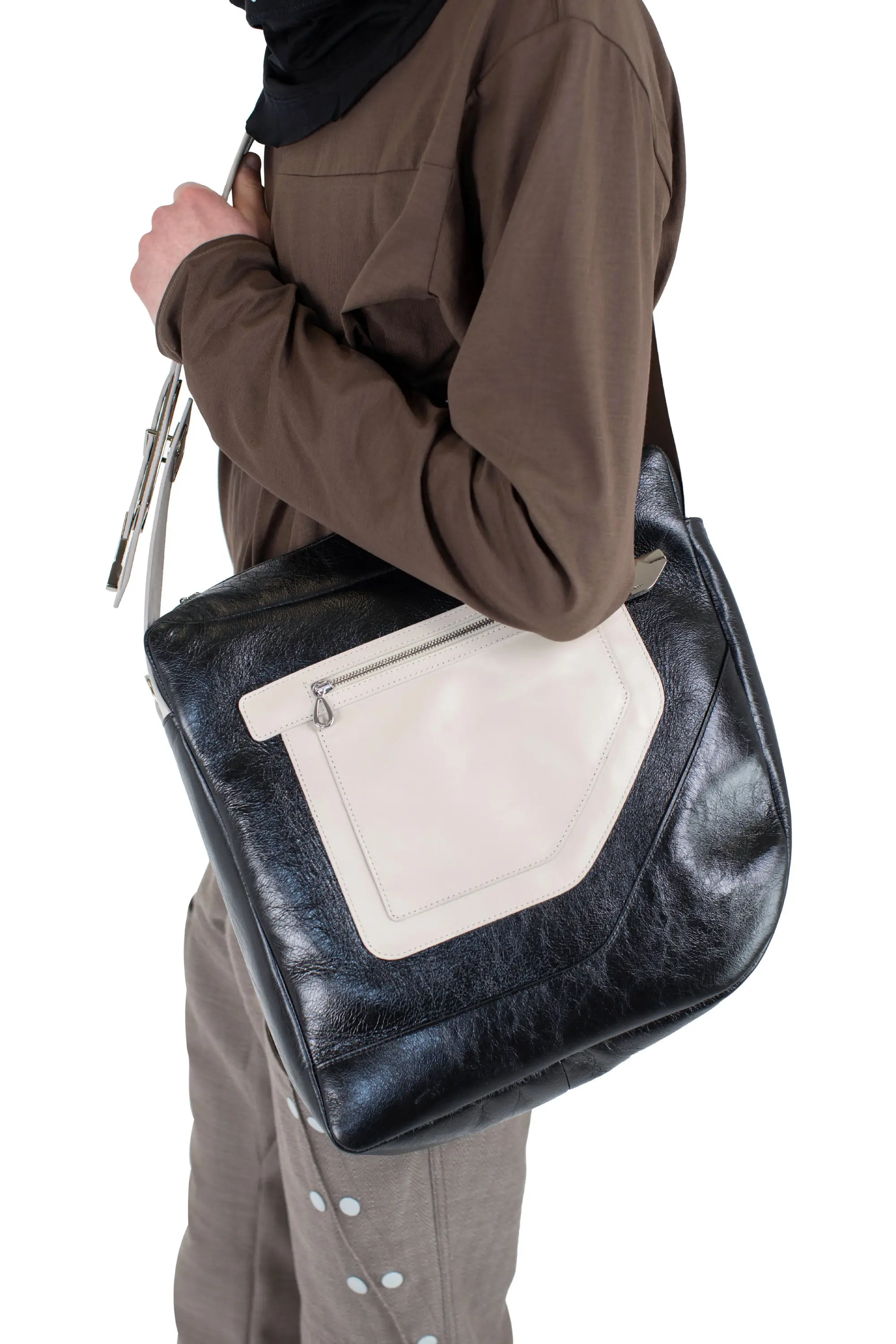 KIKO KOSTADINOV DEULTUM LEATHER BAG - BLACK / BEIGE