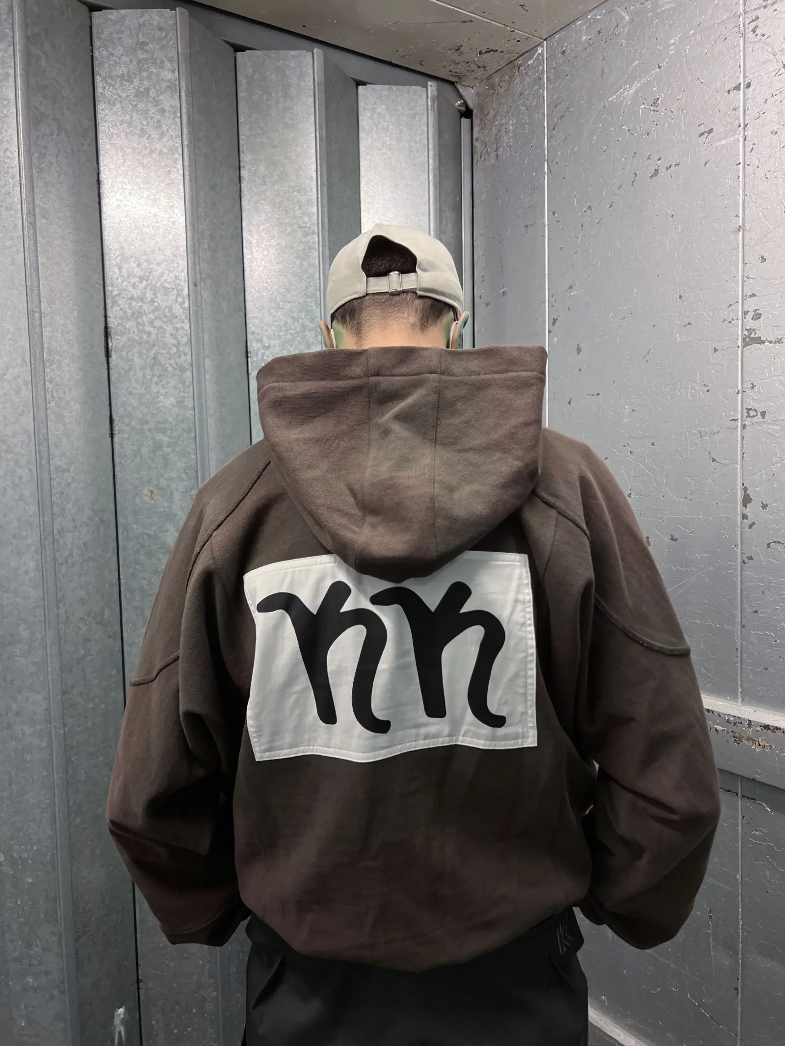 KIKO KOSTADINOV – KK. Hoodie. 01 Brown